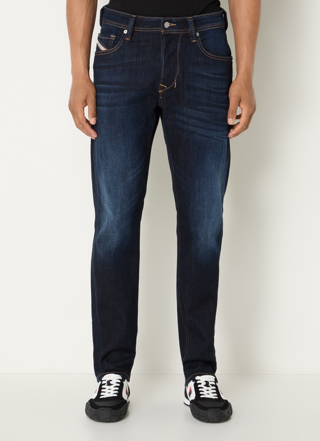 Diesel 1986 Larkee tapered fit jeans met donkere wassing - detail 4 indigo