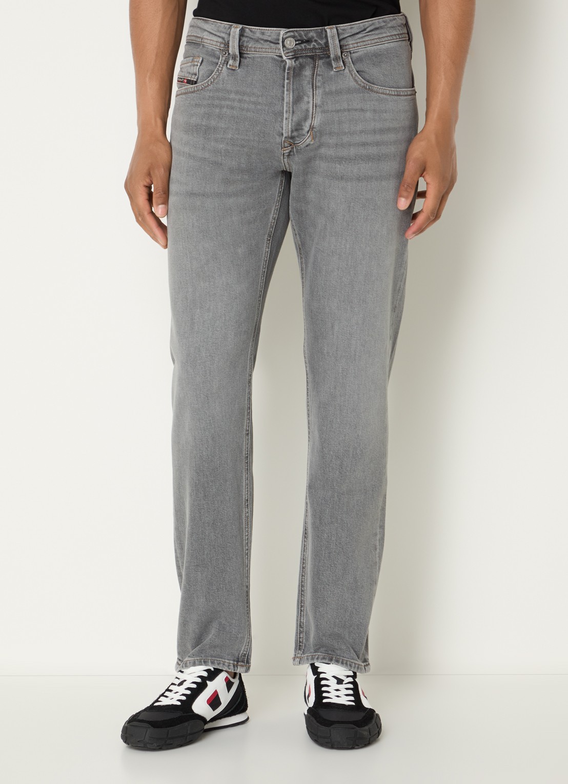 Diesel 1986 Larkee tapered fit jeans met gekleurde wassing - detail 2 grijs