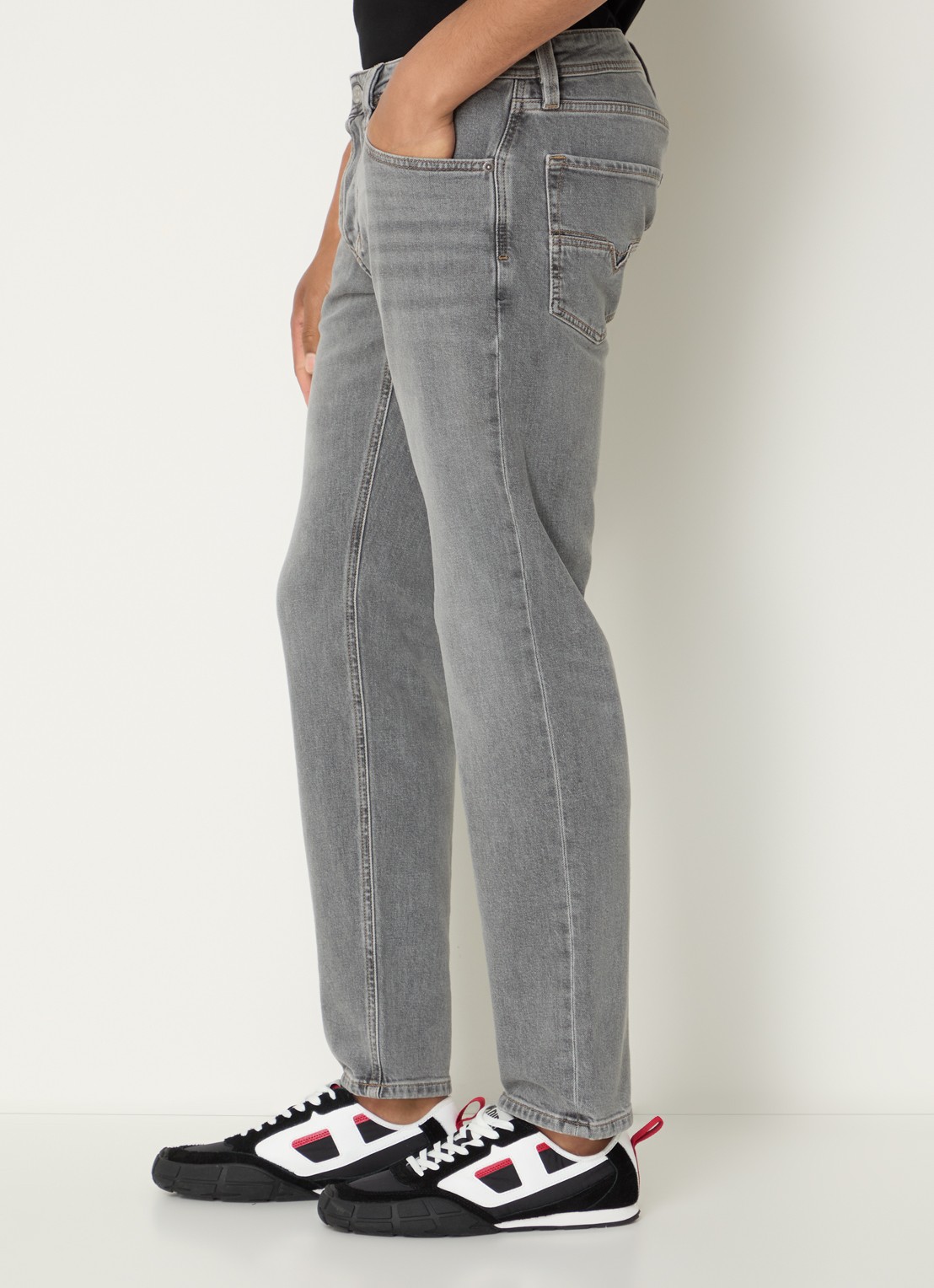 Diesel 1986 Larkee tapered fit jeans met gekleurde wassing - detail 3 grijs