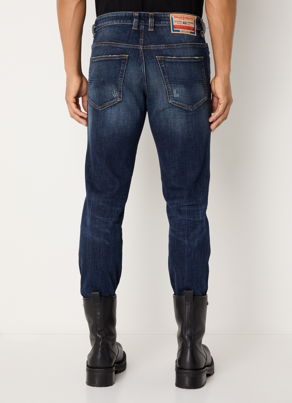 Diesel 1993 D-Vyl slim fit jeans met destroyed afwerking - achterkant indigo