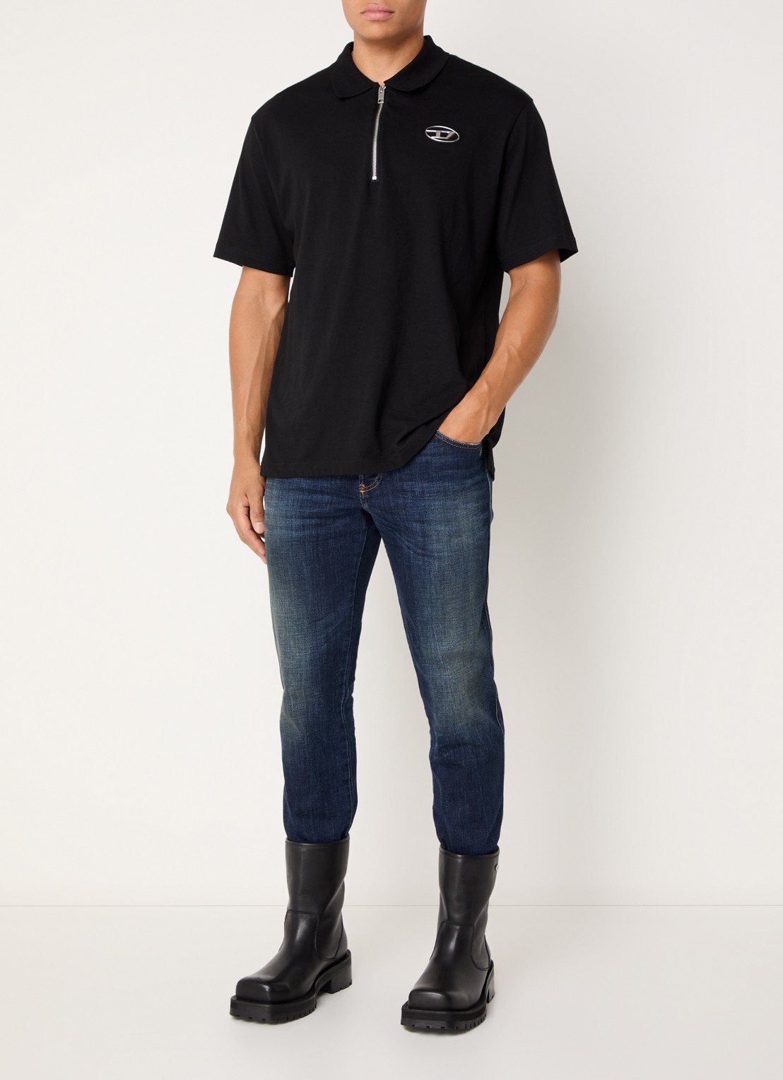 Diesel 1993 D-Vyl slim fit jeans met destroyed afwerking - voorkant 3 indigo