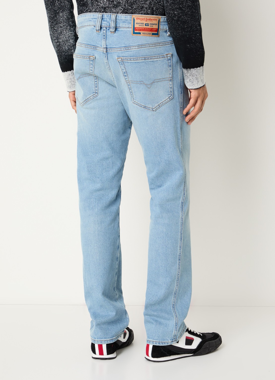 Diesel 1993 D-VYL slim fit jeans met medium wassing - achterkant 3 indigo