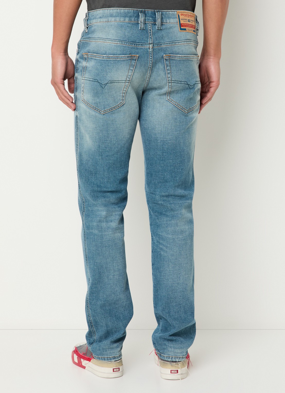 Diesel 1993 D-VYL straight leg jeans met medium wassing en steekzakken - achterkant indigo
