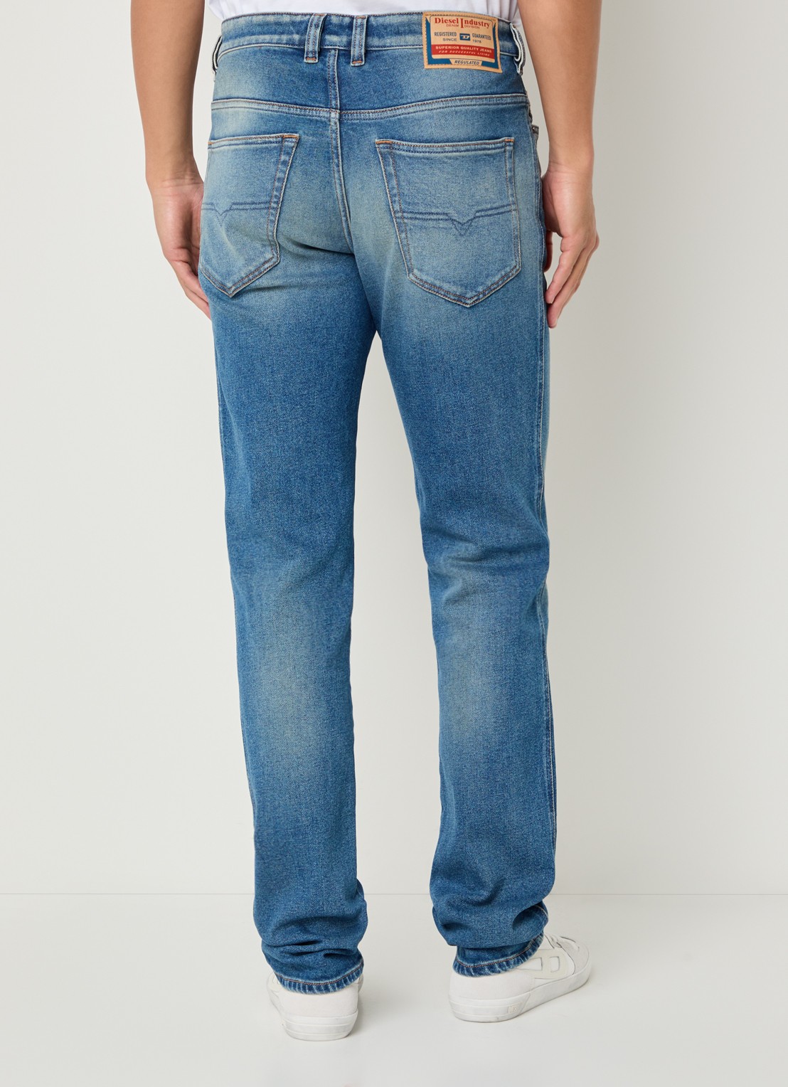 Diesel 1993 D-Vyl straight leg jeans met medium wassing - achterkant 5 indigo