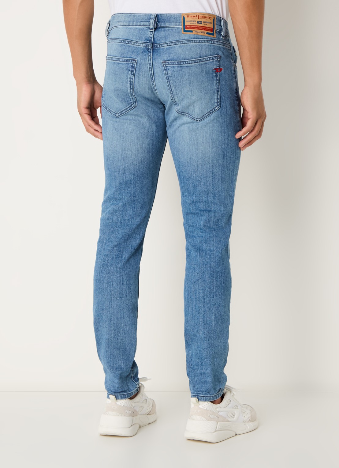 Diesel  2019 D-Strukt slim fit jeans met medium wassing - achterkant indigo