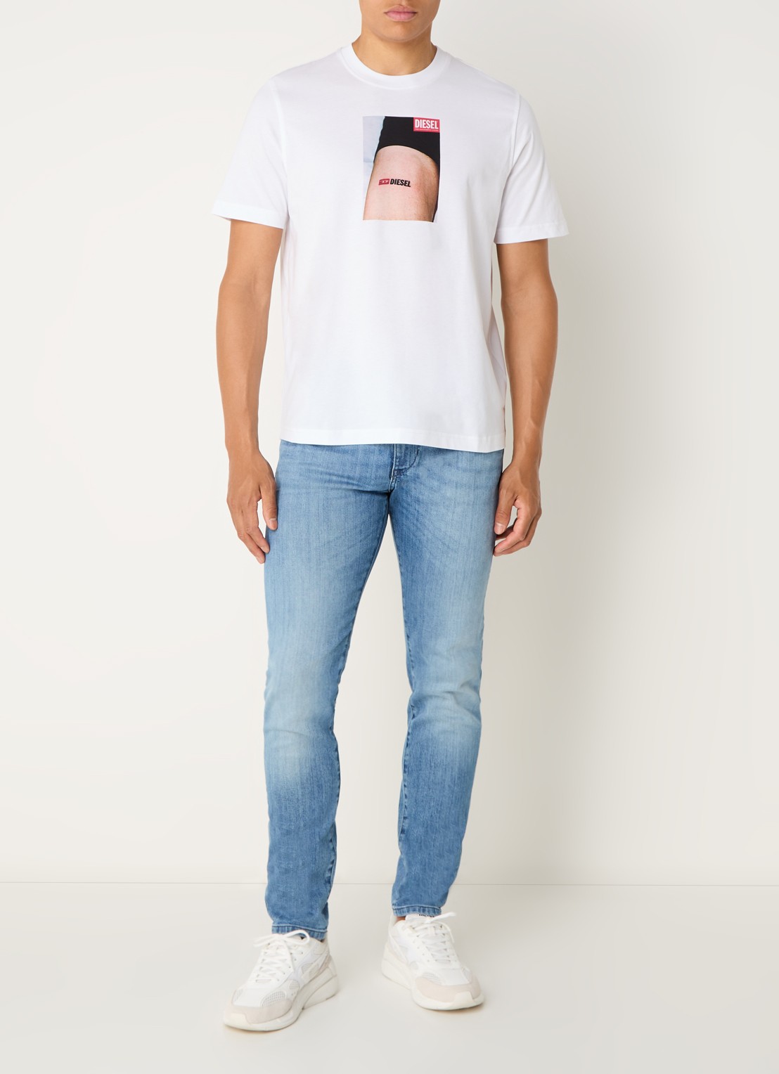 Diesel  2019 D-Strukt slim fit jeans met medium wassing - voorkant 5 indigo