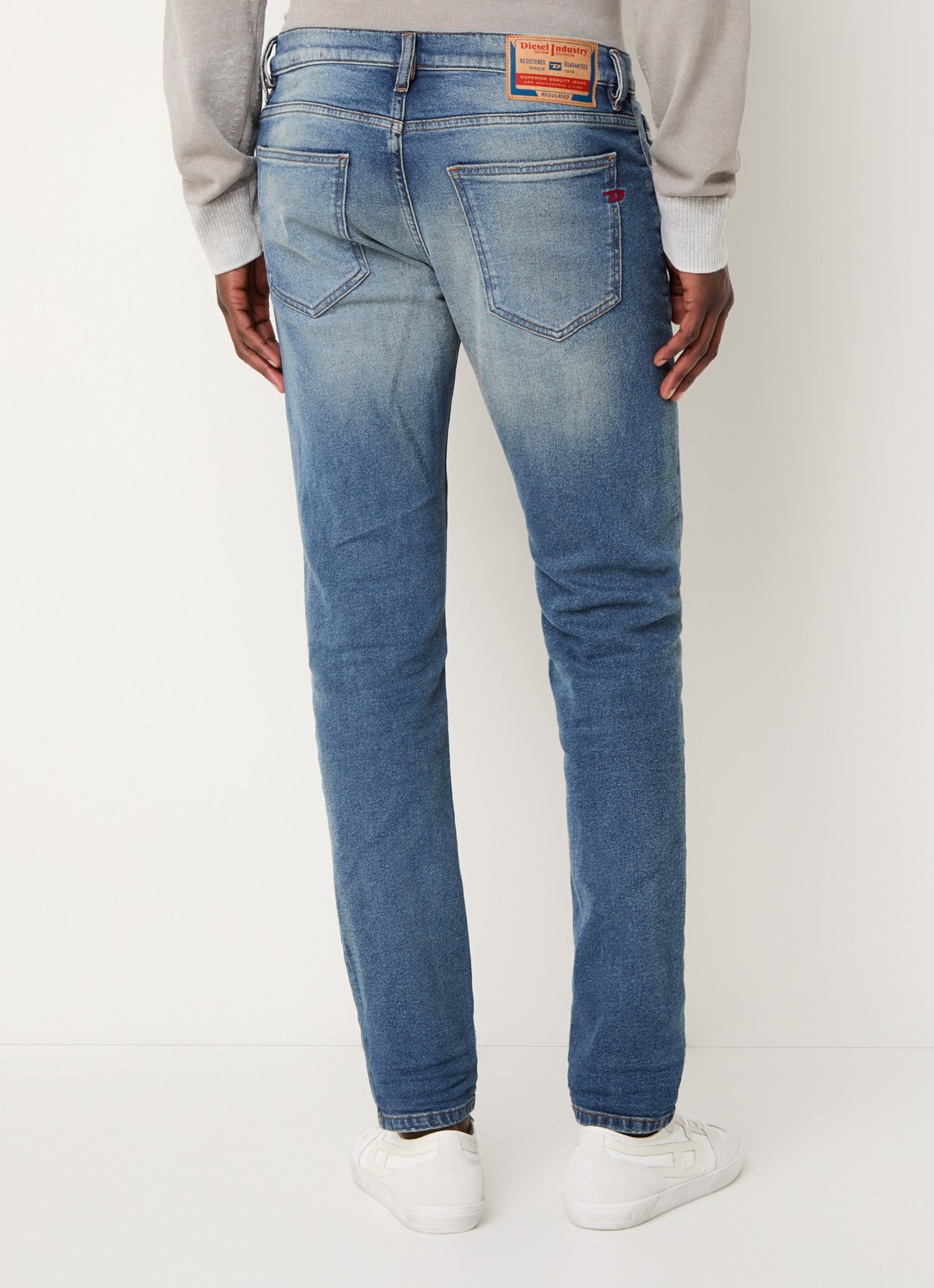 Diesel 2019 D-Strukt slim fit jeans met medium wassing - achterkant 5 indigo