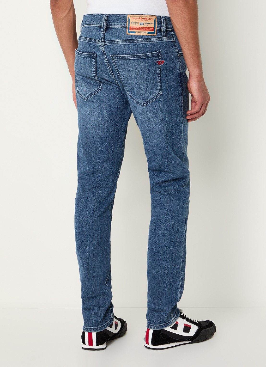 Diesel 2019 D-strukt straight fit jeans met medium wassing  - achterkant 3 indigo