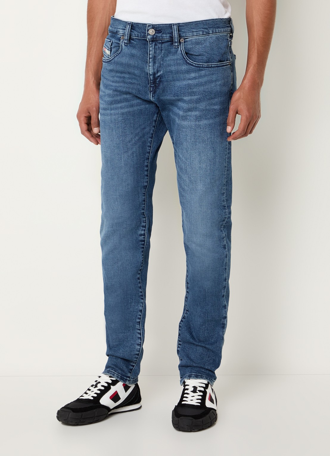 Diesel 2019 D-strukt straight fit jeans met medium wassing  - detail indigo