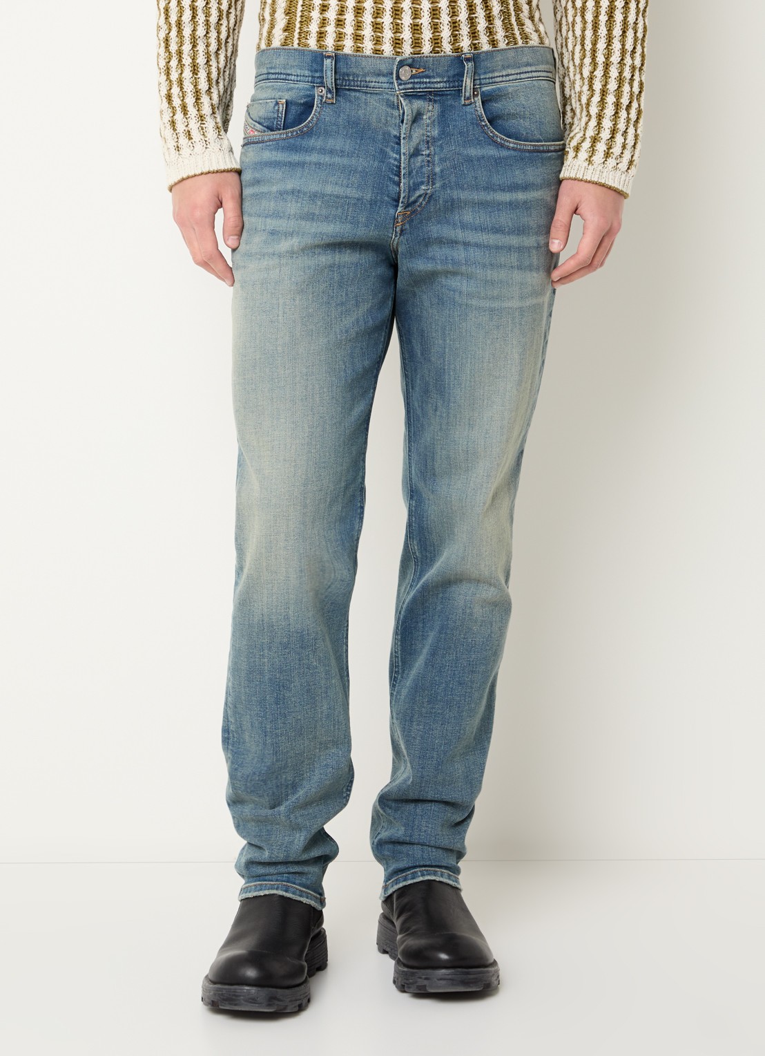 Diesel 2023 D-finitive regular fit jeans met medium wassing - detail 3 indigo