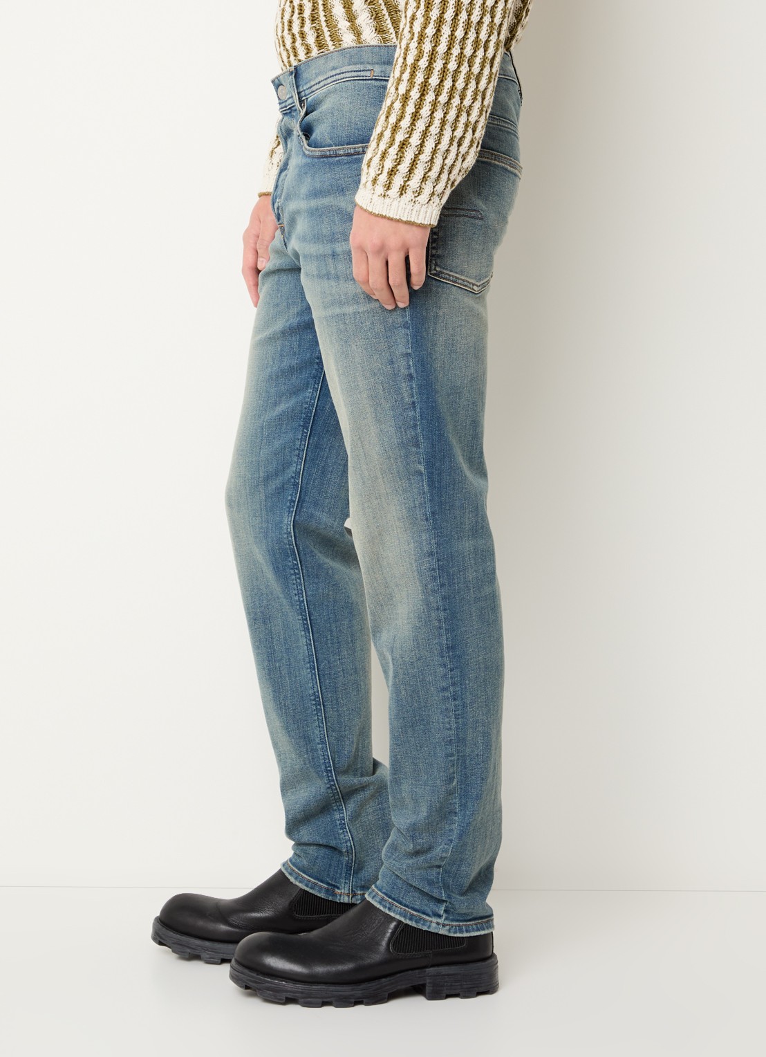 Diesel 2023 D-finitive regular fit jeans met medium wassing - detail 4 indigo