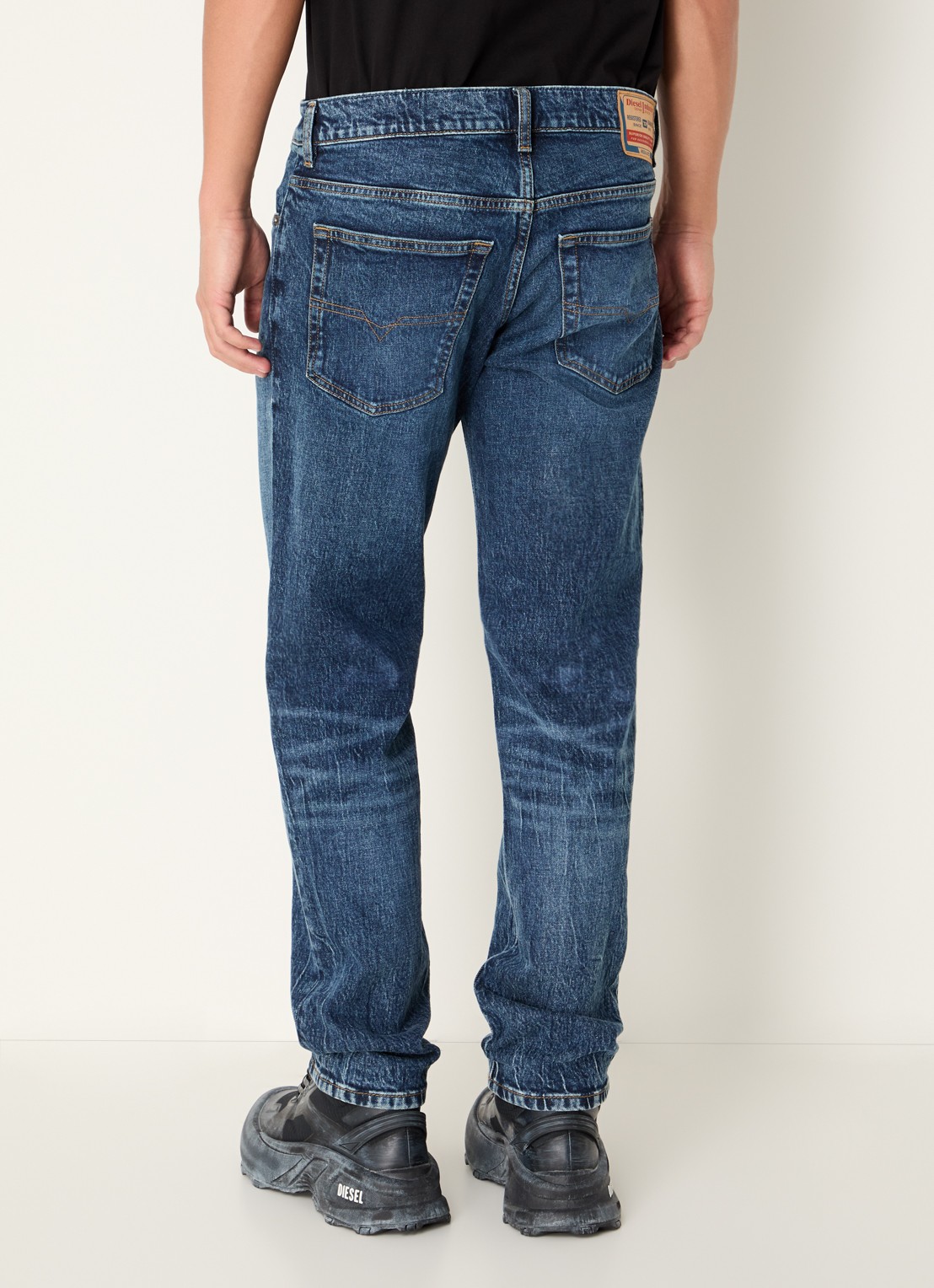 Diesel 2023 D-Finitive slim fit jeans met donkere wassing - achterkant indigo