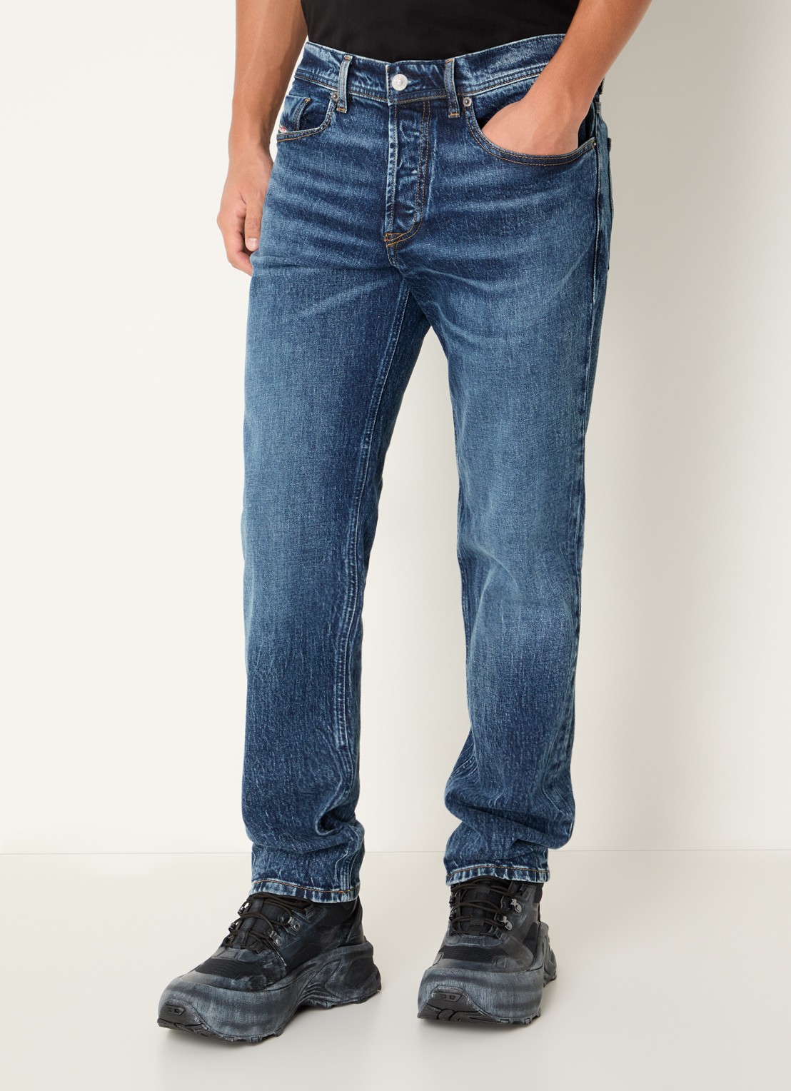 Diesel 2023 D-Finitive slim fit jeans met donkere wassing - detail 2 indigo