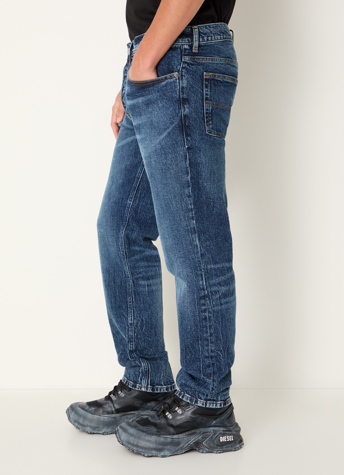 Diesel 2023 D-Finitive slim fit jeans met donkere wassing - detail 3 indigo