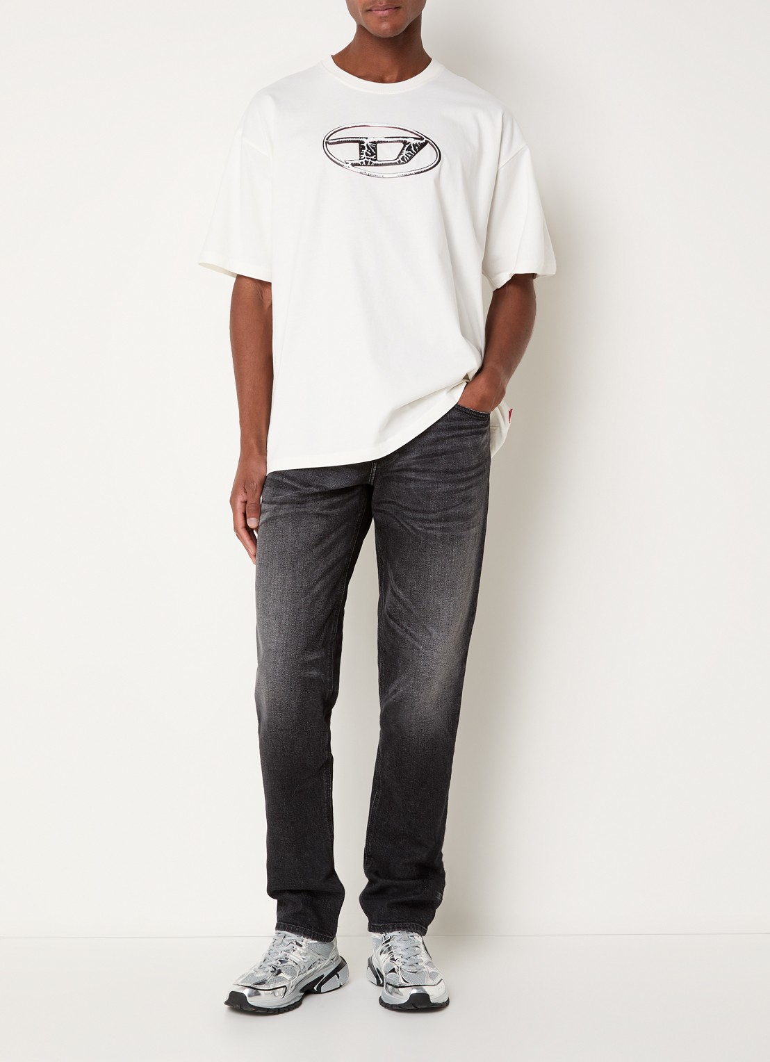 Diesel 2023 D-Finitive slim fit jeans met gekleurde wassing - voorkant 3 antraciet