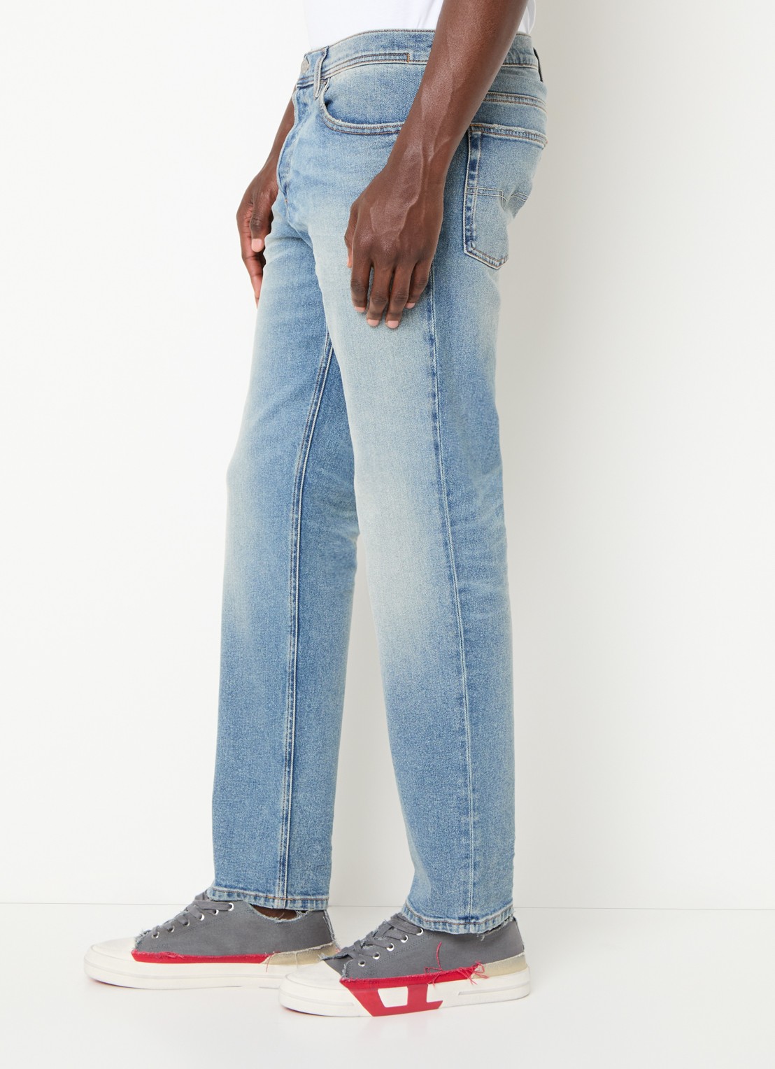 Diesel 2023 D-Finitive slim fit jeans met lichte wassing - detail 4 indigo