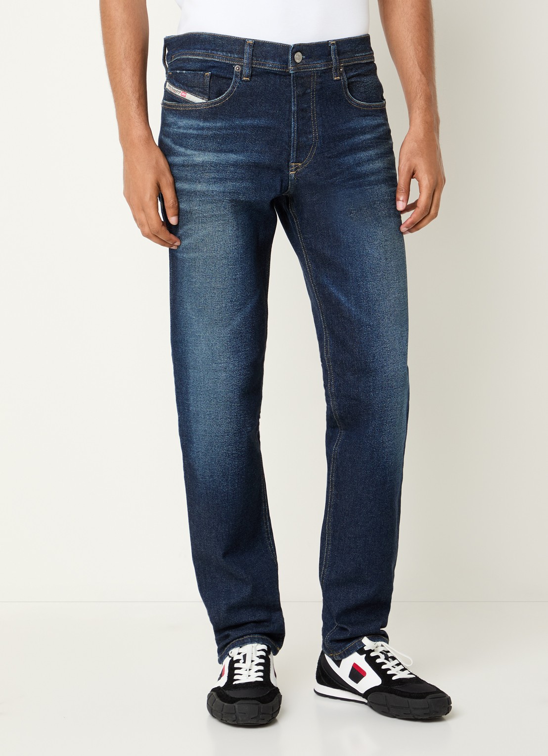 Diesel 2023 D-finitive straight fit jeans met medium wassing - detail 4 indigo