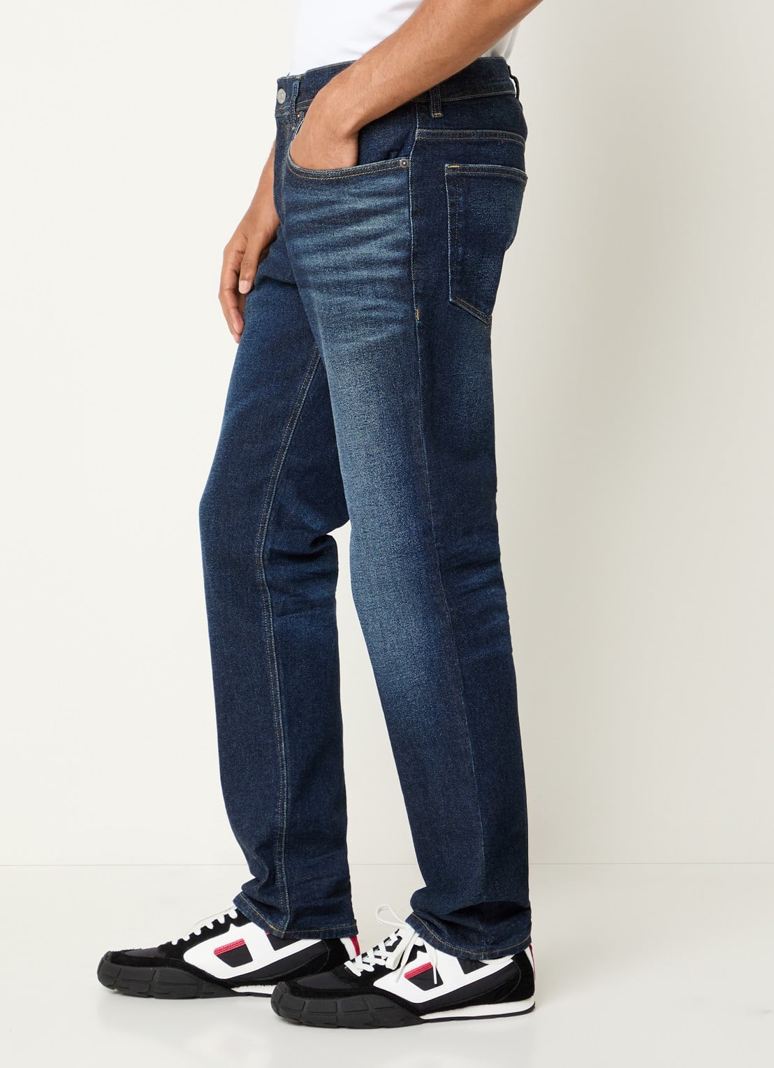 Diesel 2023 D-finitive straight fit jeans met medium wassing - detail 5 indigo