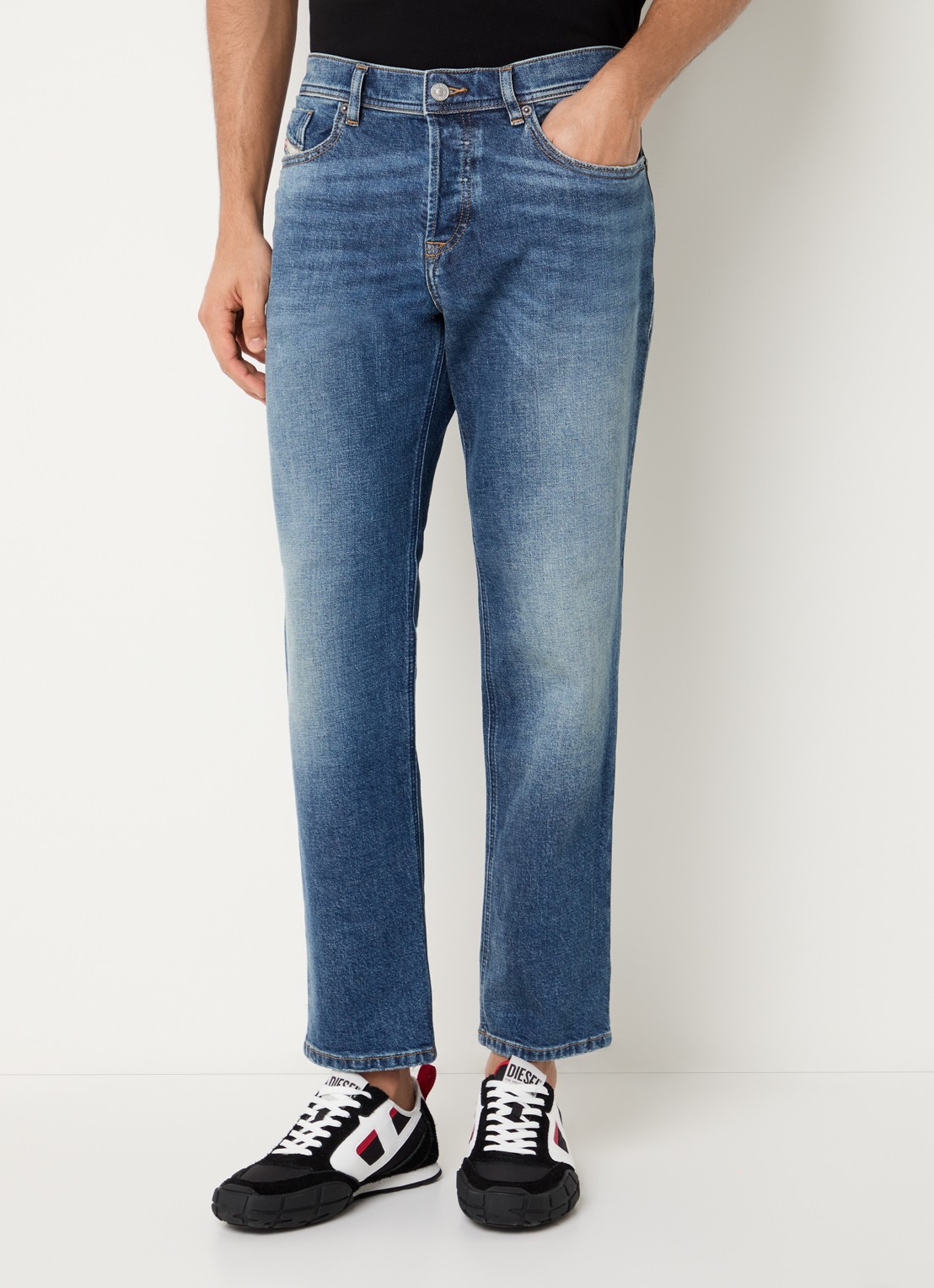 Diesel 2023 D-Finitive straight leg jeans met donkere wassing - detail indigo
