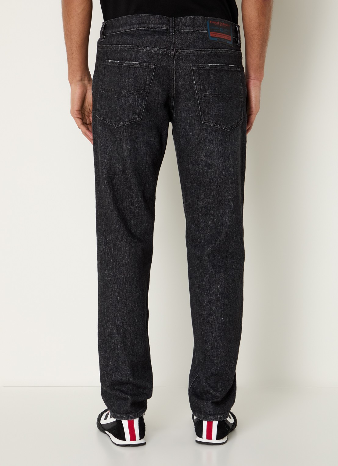 Diesel 2023 D-Finitive straight leg jeans met gekleurde wassing - achterkant antraciet