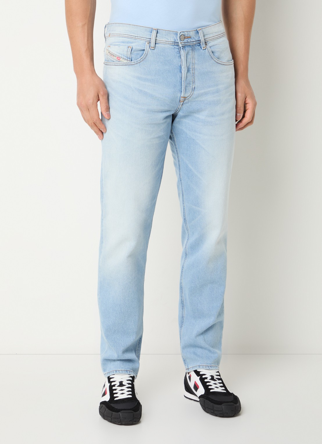 Diesel 2023 D-Finitive straight leg jeans met lichte wassing - detail 4 indigo