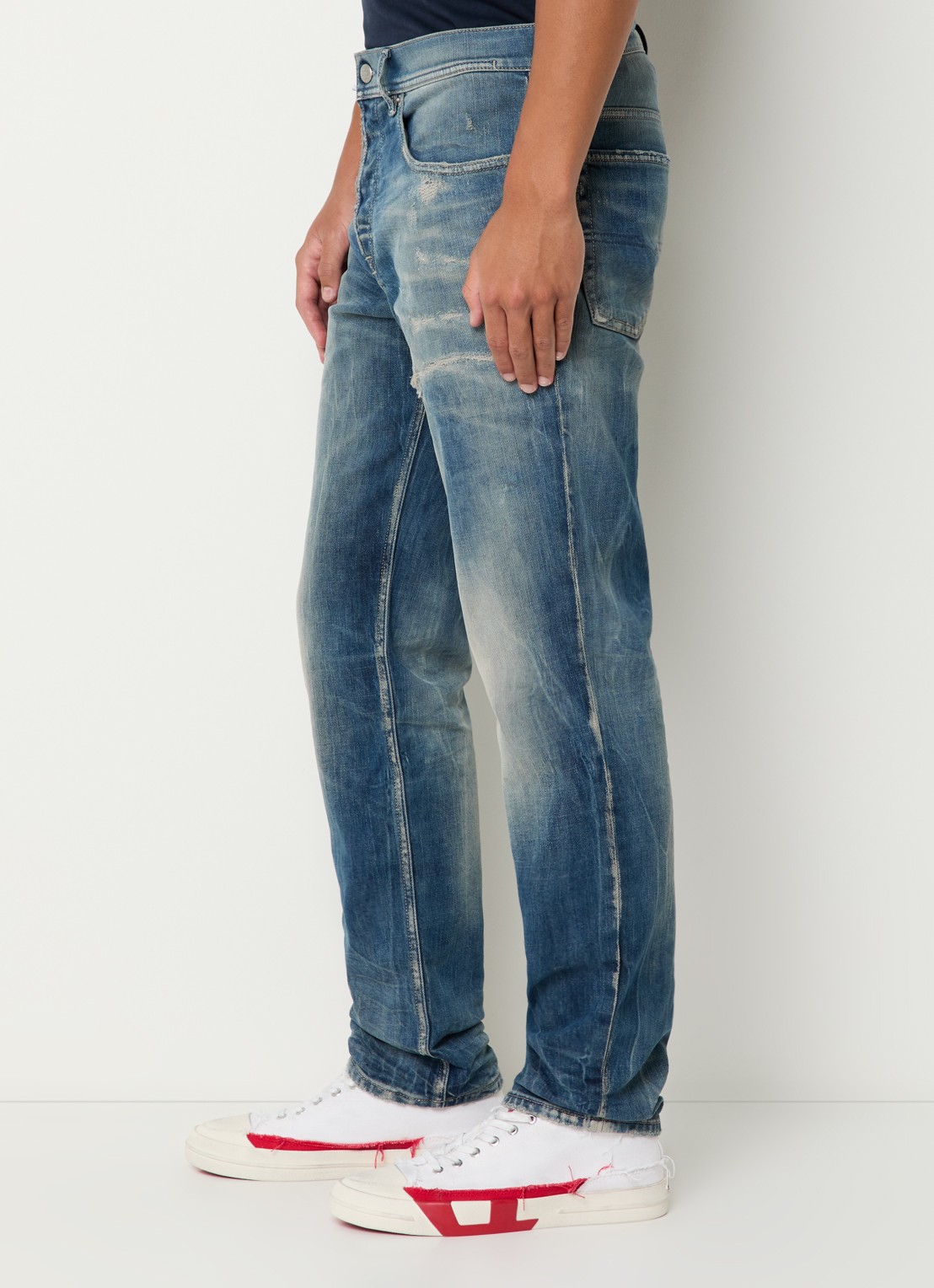 Diesel 2023 D-Finitive straight leg jeans met medium wassing - detail 5 indigo