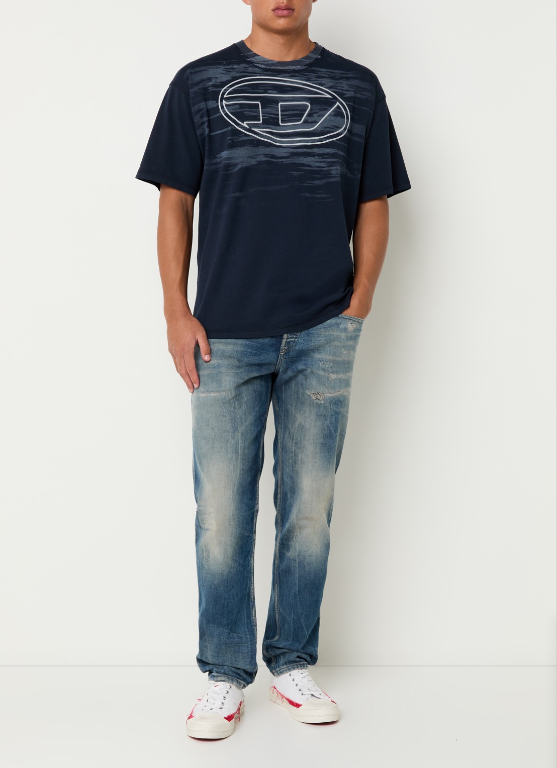 Diesel 2023 D-Finitive straight leg jeans met medium wassing - voorkant 2 indigo