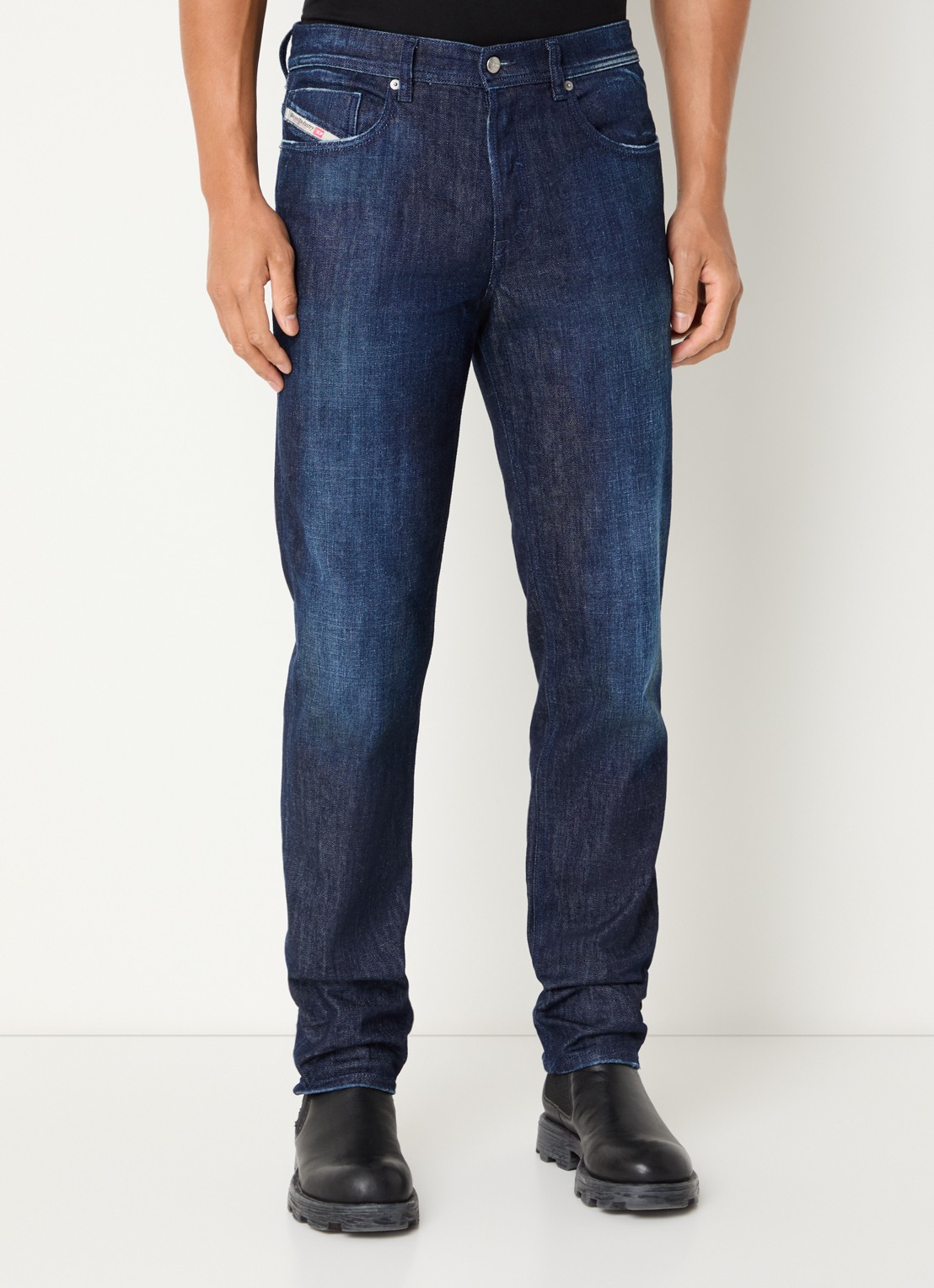 Diesel 2023 D-Finitive tapered fit jeans met donkere wassing - detail 3 indigo