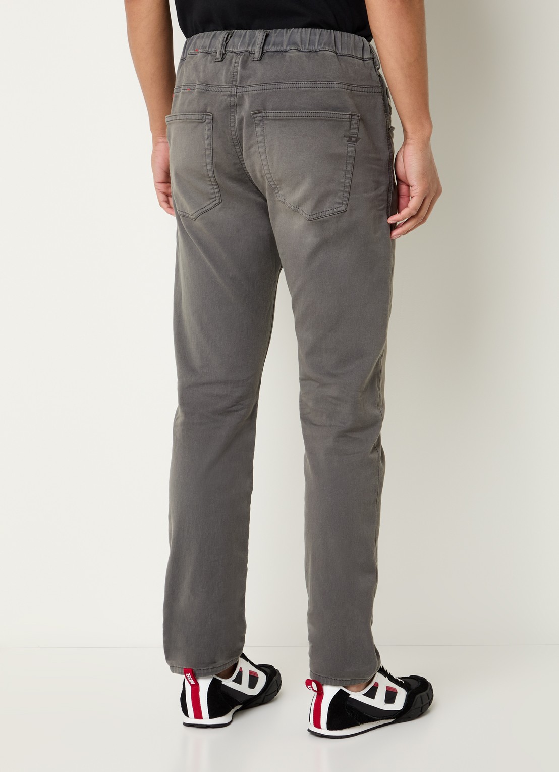 Diesel 2032 D-Krooley-Bw Joggjeans® slim fit jeans met gekleurde wassing - achterkant 3 grijs