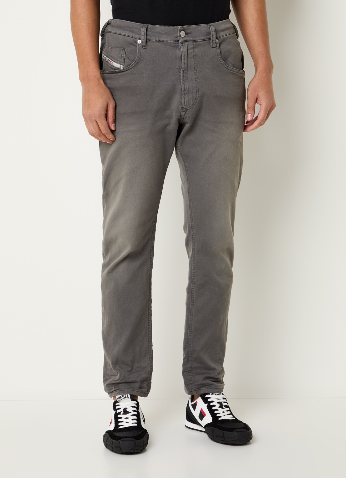 Diesel 2032 D-Krooley-Bw Joggjeans® slim fit jeans met gekleurde wassing - detail grijs