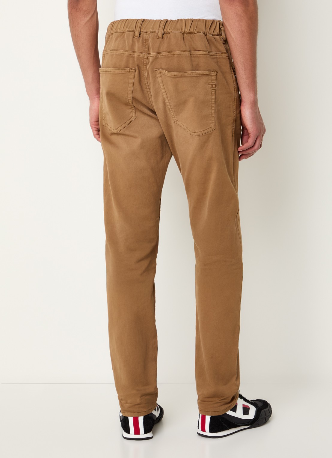 Diesel 2032 D-Krooley-BW straight leg jeans met gekleurde wassing  - achterkant 3 bruin