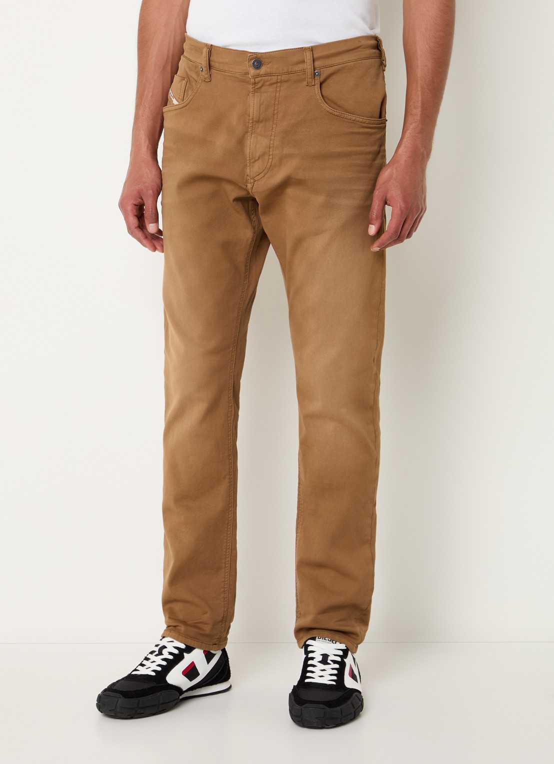 Diesel 2032 D-Krooley-BW straight leg jeans met gekleurde wassing  - detail 4 bruin