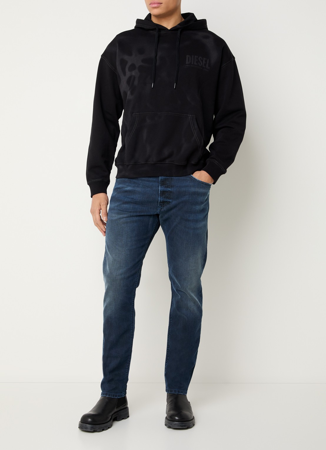 Diesel 2032 D-Krooley Joggjeans® slim fit jeans met donkere wassing - voorkant 2 indigo