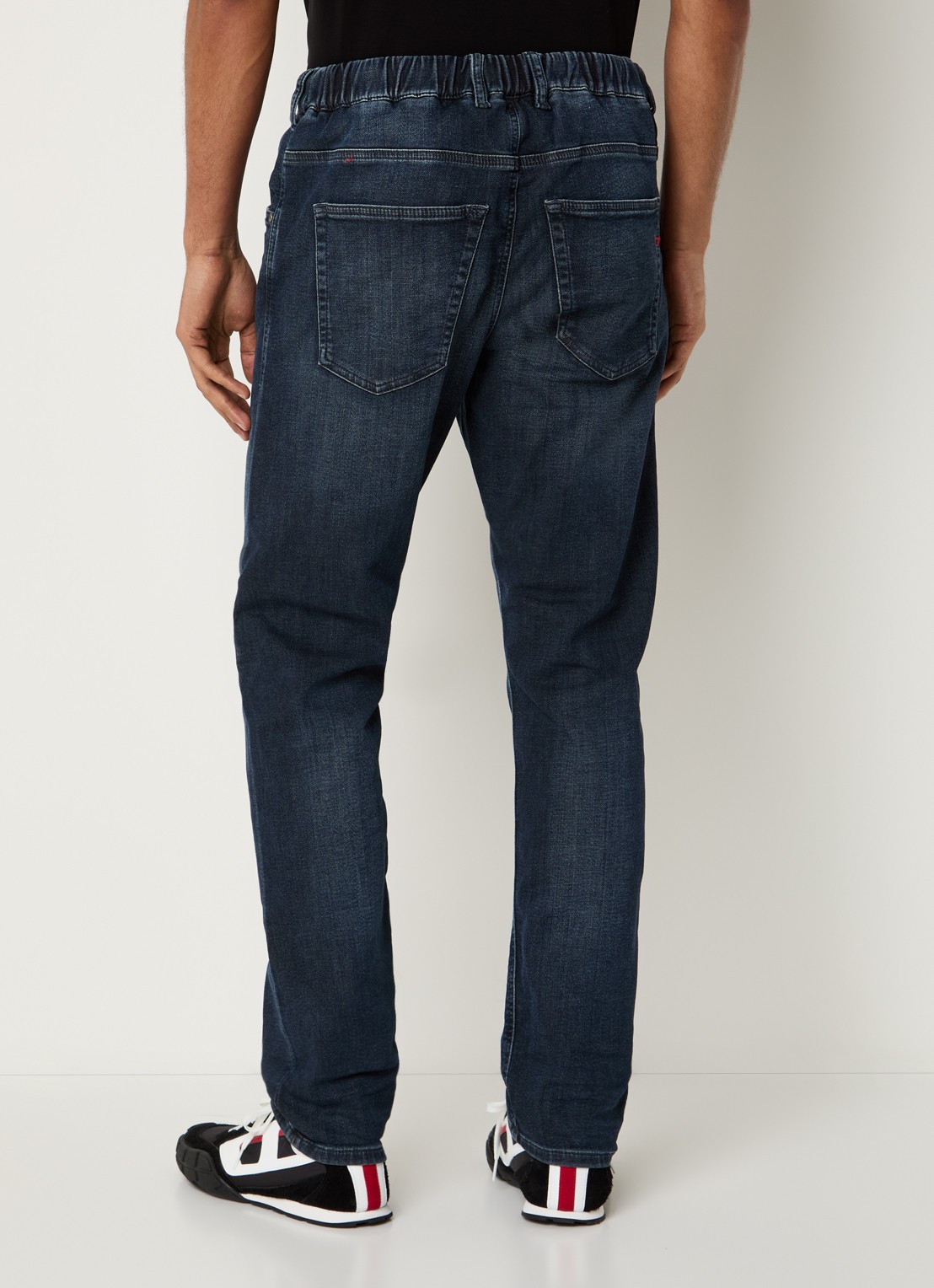 Diesel 2032 D-KROOLEY loose fit jeans met donkere wassing - achterkant 5 indigo