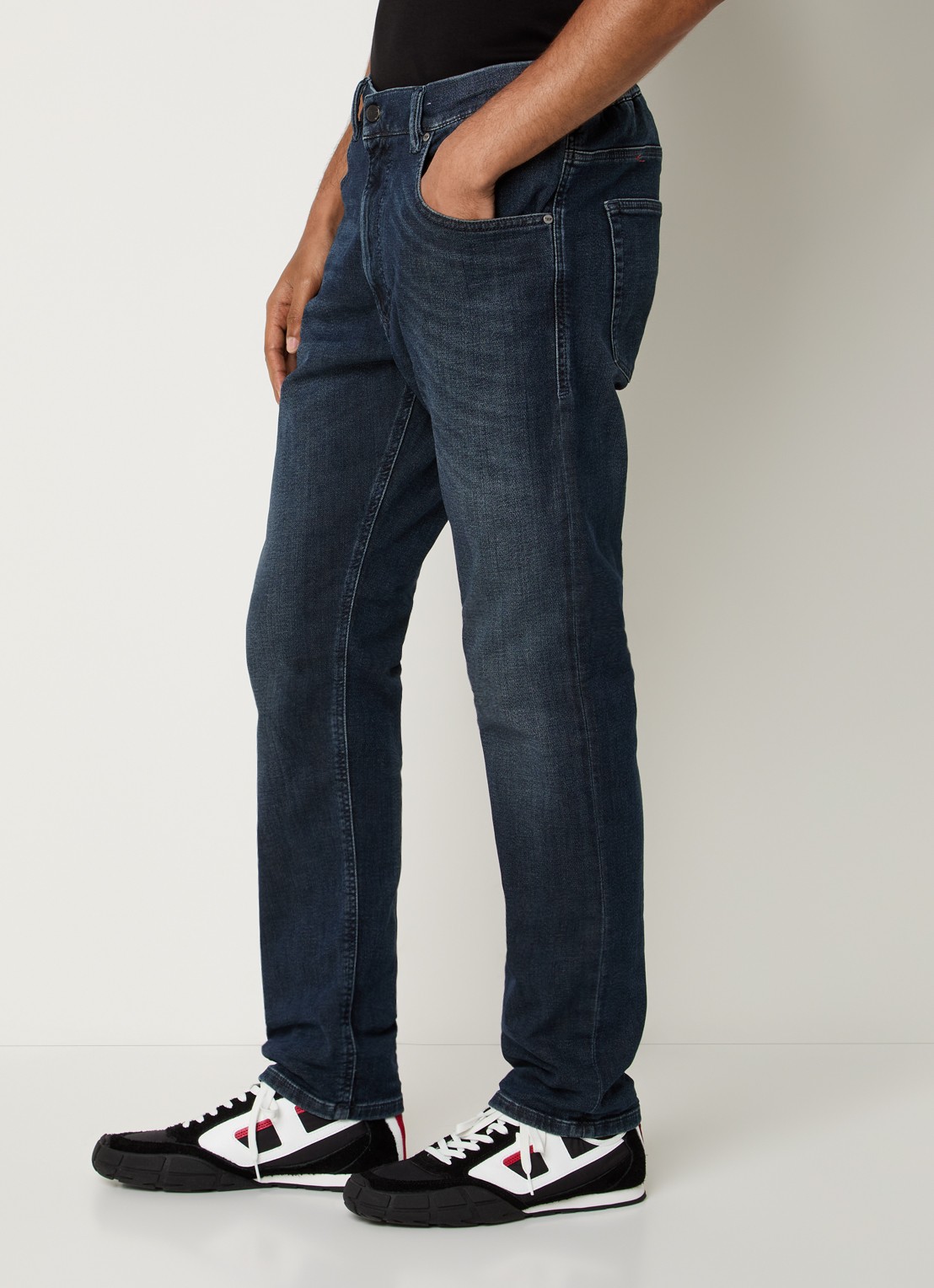 Diesel 2032 D-KROOLEY loose fit jeans met donkere wassing - detail 4 indigo