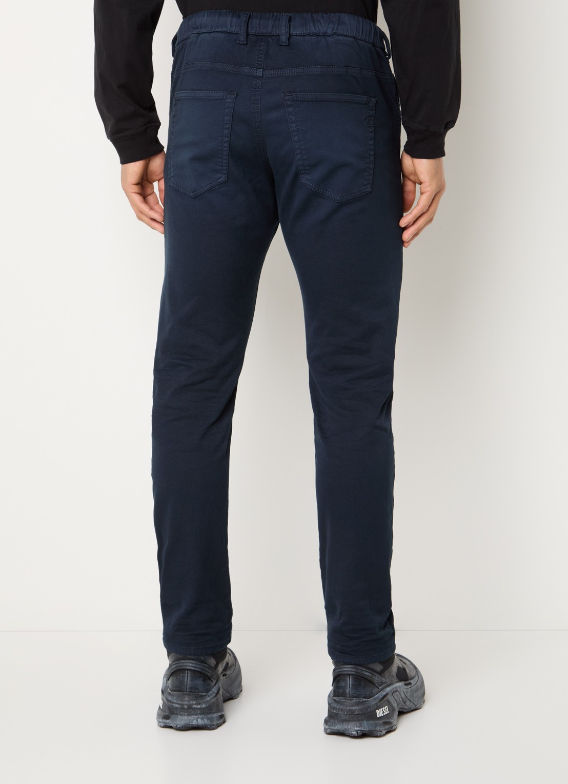 Diesel 2032 D-krooley slim fit chino met steekzakken - achterkant donkerblauw