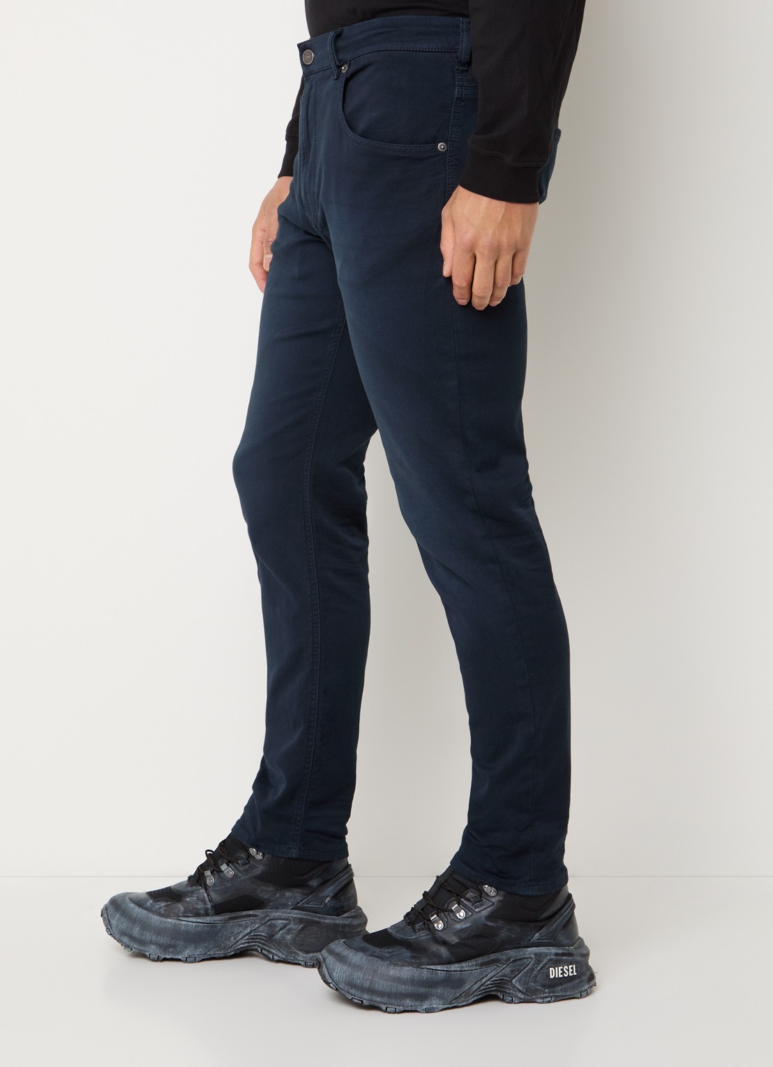 Diesel 2032 D-krooley slim fit chino met steekzakken - detail 5 donkerblauw