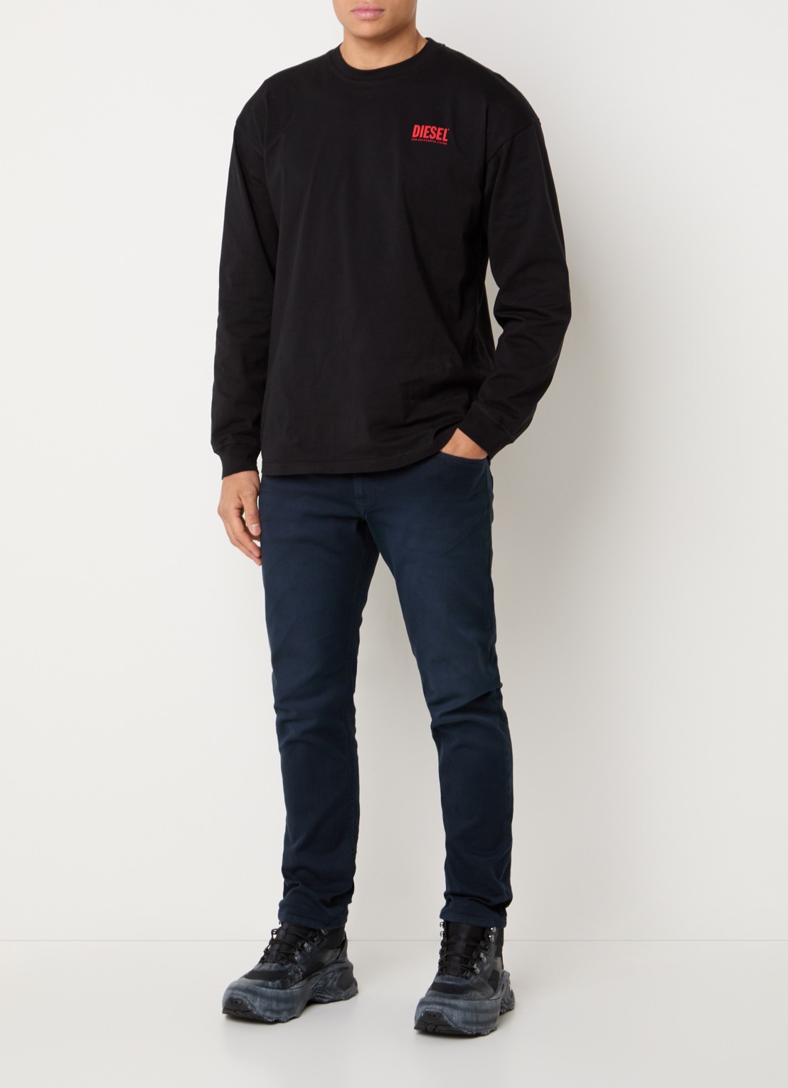 Diesel 2032 D-krooley slim fit chino met steekzakken - voorkant 3 donkerblauw
