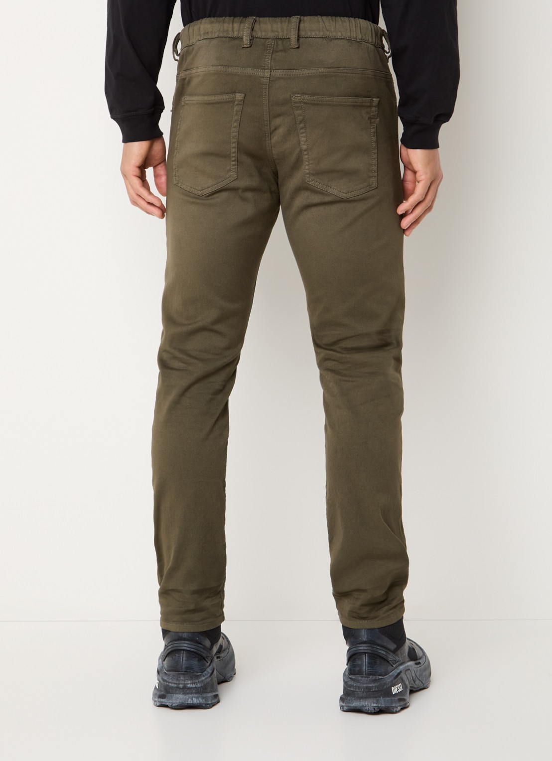 Diesel 2032 D-krooley slim fit chino met steekzakken - achterkant mosgroen