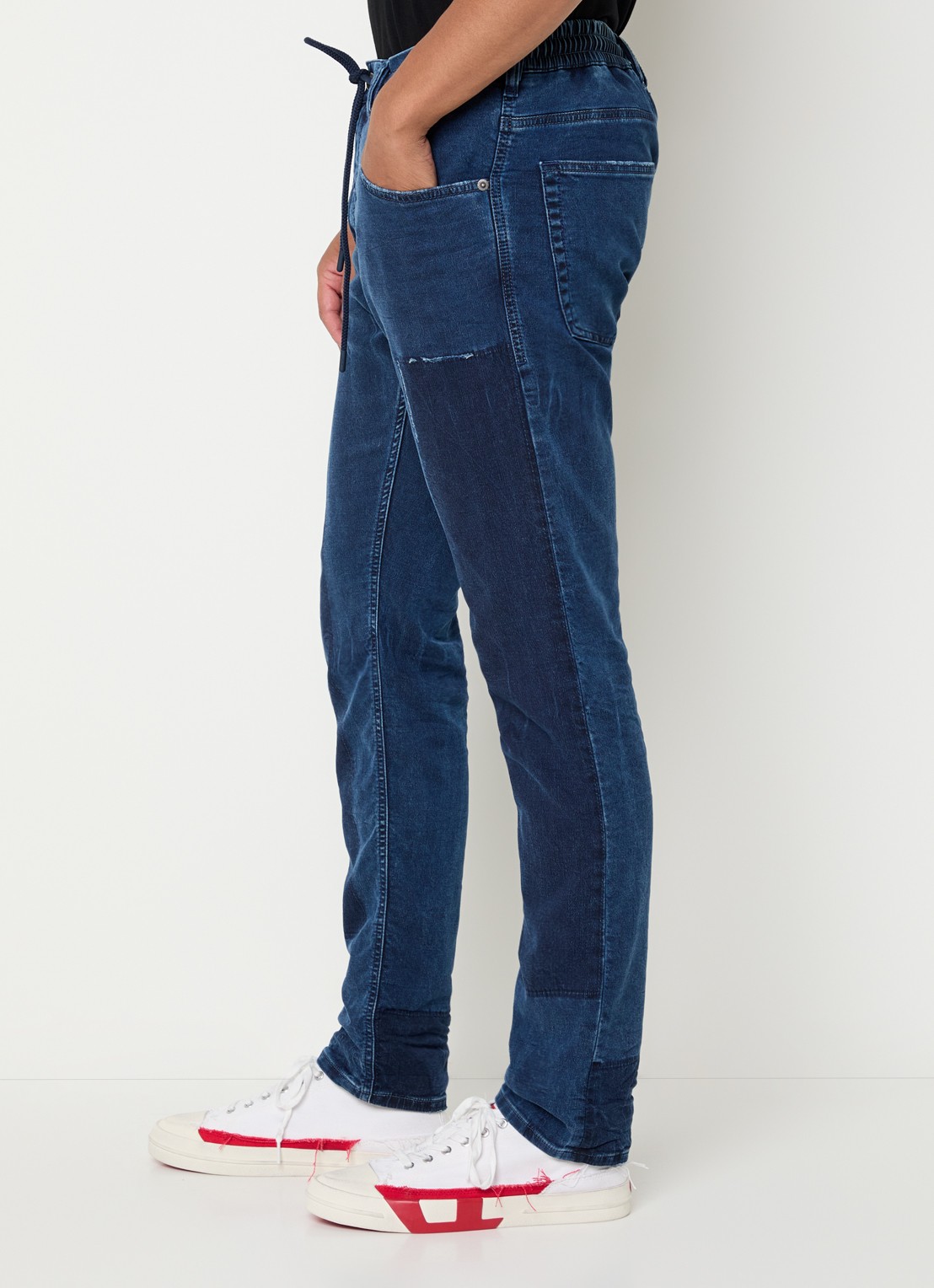 Diesel 2032 D-krooley slim fit joggingbroek van denim  - detail 3 indigo