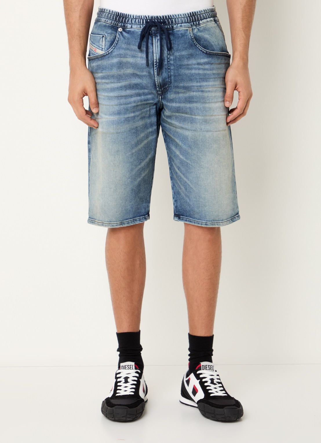 Diesel 2033 D-Krooley Joggjeans® straight fit korte broek van denim - detail 2 indigo