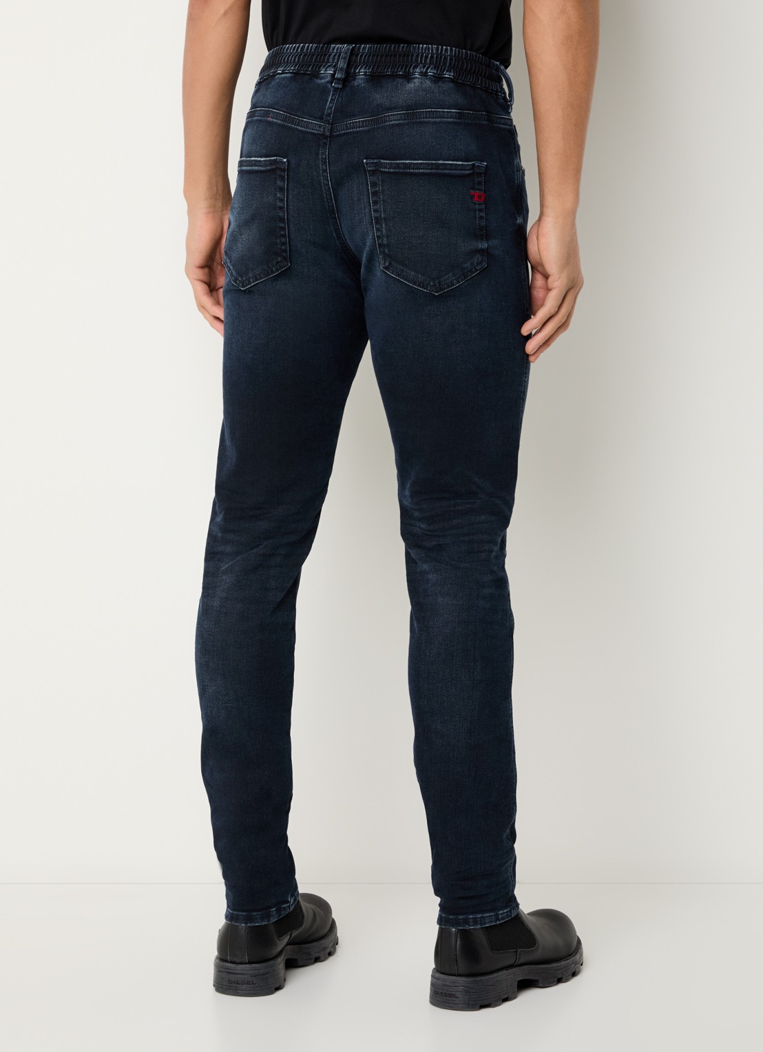 Diesel 2062 D-Strukt-B JoggJeans® slim fit jeans met donkere wassing - achterkant 3 indigo