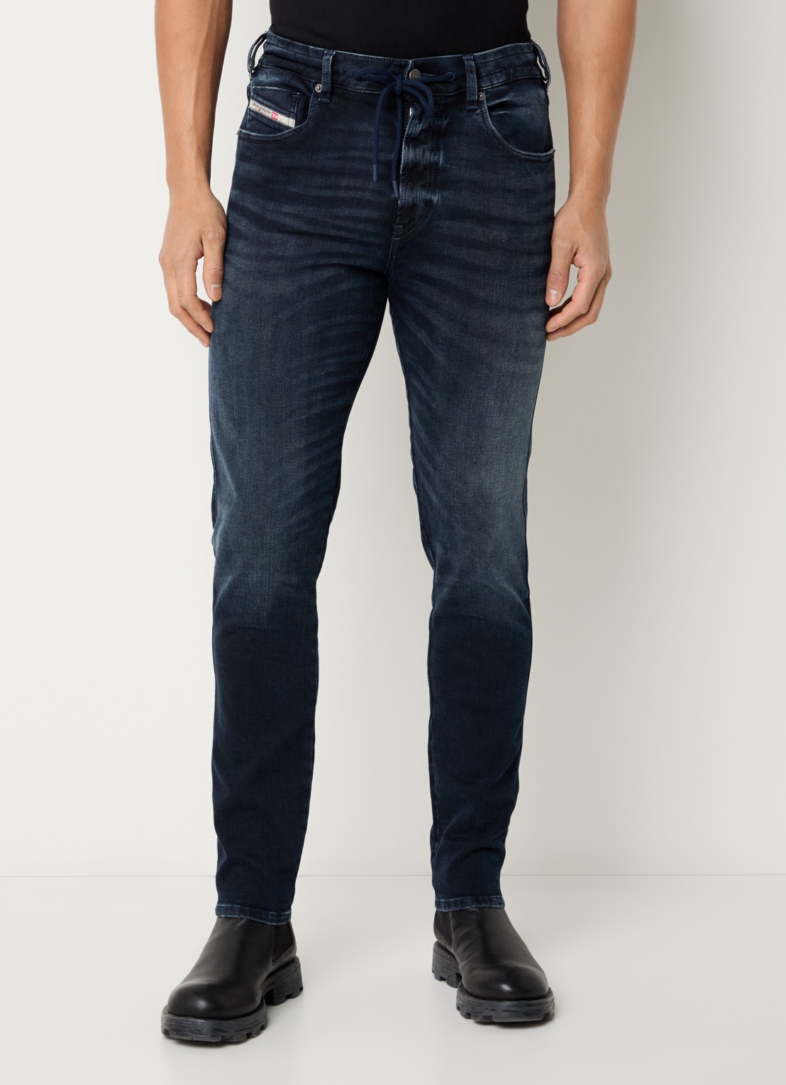 Diesel 2062 D-Strukt-B JoggJeans® slim fit jeans met donkere wassing - detail 4 indigo