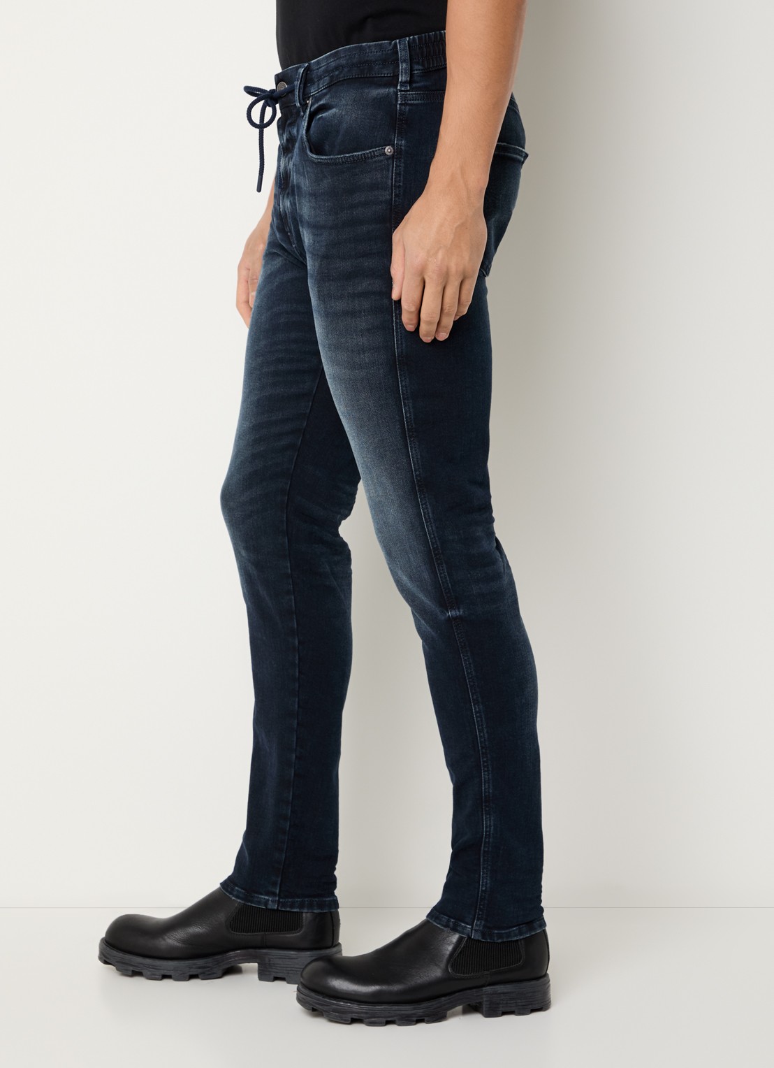 Diesel 2062 D-Strukt-B JoggJeans® slim fit jeans met donkere wassing - detail 5 indigo