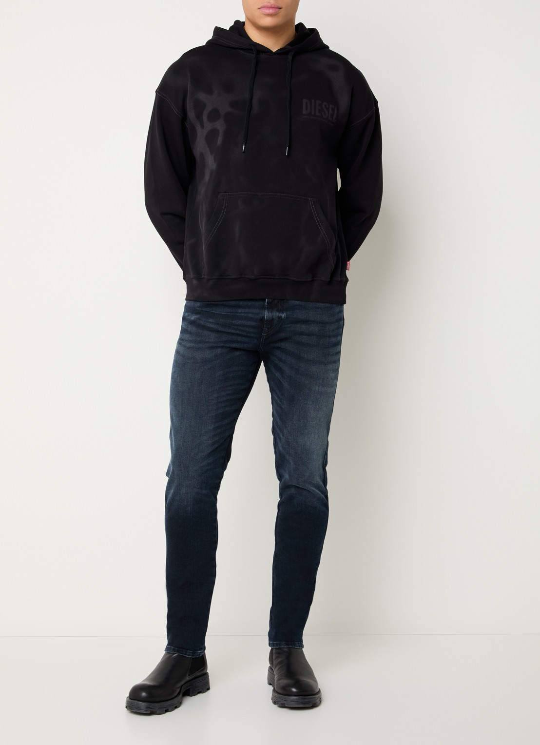 Diesel 2062 D-Strukt-B JoggJeans® slim fit jeans met donkere wassing - voorkant 2 indigo