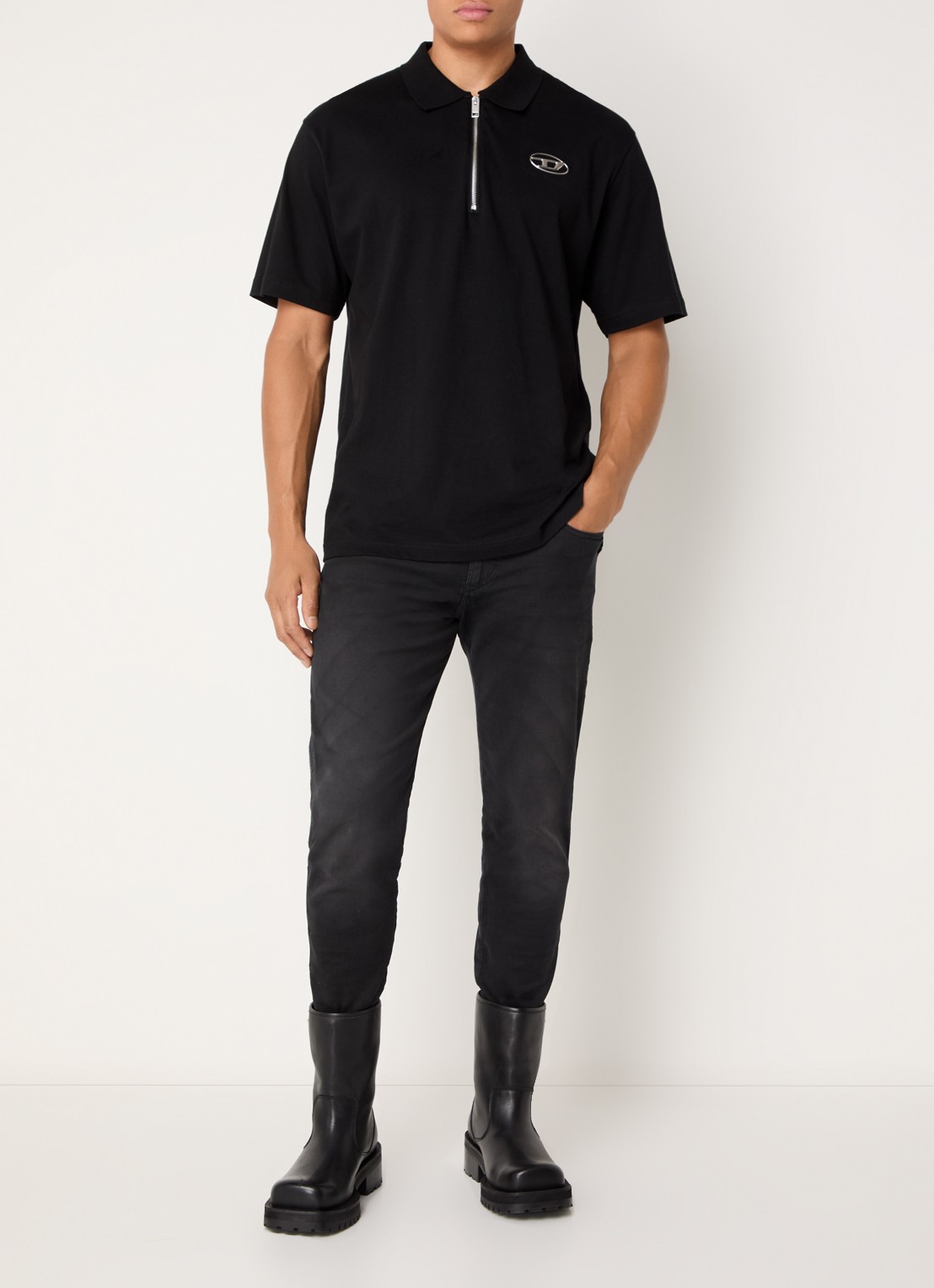 Diesel 2062 D-Strukt-B JoggJeans® slim fit jeans met gekleurde wassing - voorkant 4 zwart