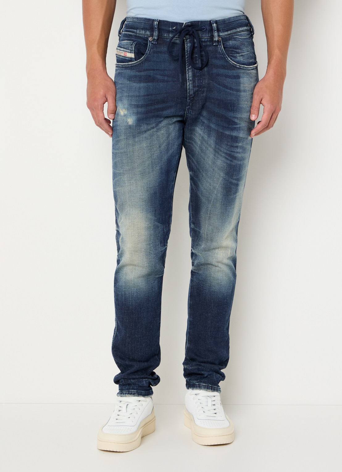 Diesel 2062 D-Strukt-B JoggJeans® slim fit jeans met verwassen afwerking - detail 2 indigo