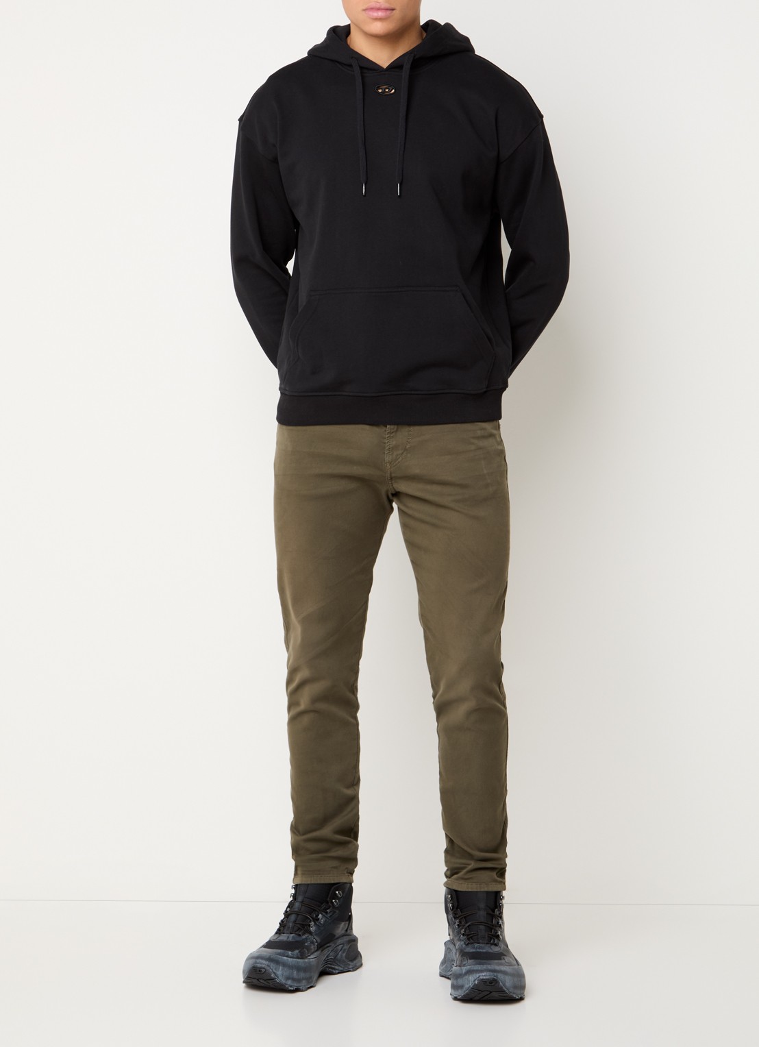 Diesel 2062 D-Strukt slim fit chino met steekzakken - voorkant 2 mosgroen