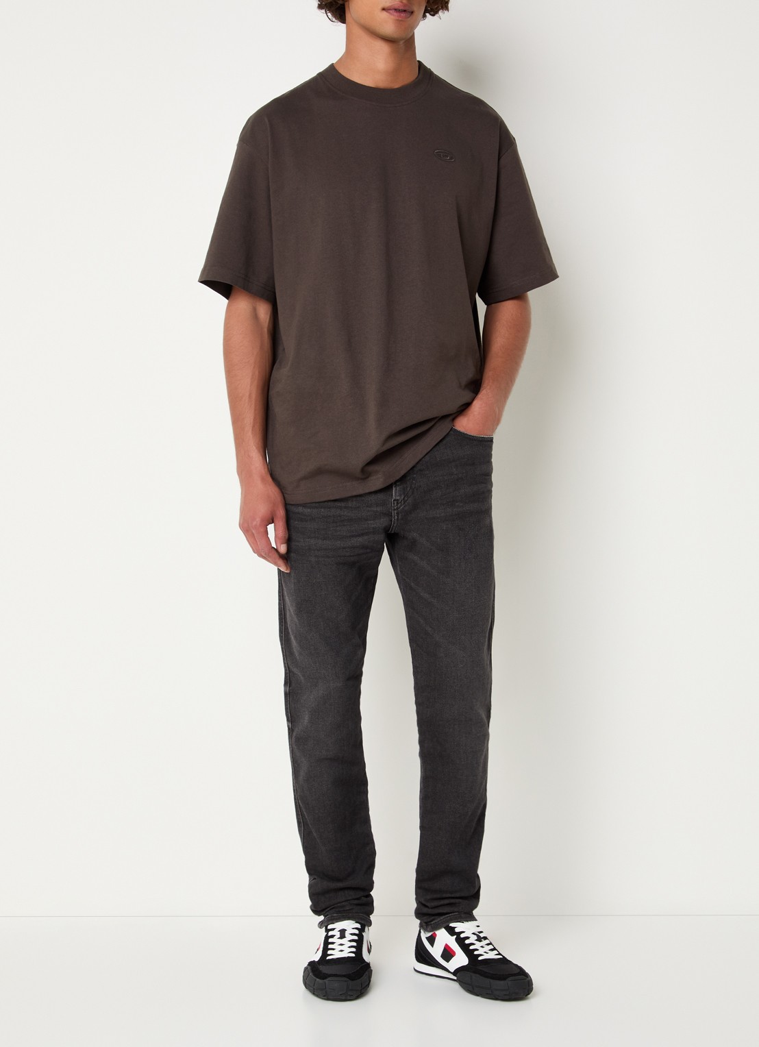 Diesel 2062 D-Strukt slim fit jeans met gekleurde wassing - voorkant 4 antraciet