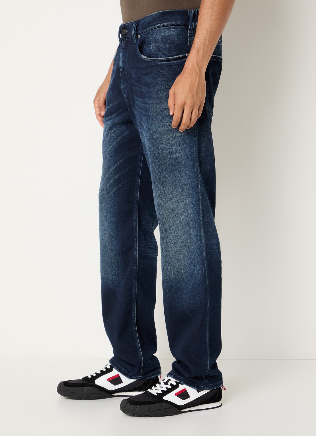 Diesel 2090 D-Veekley Joggjeans® straight fit jeans met donkere wassing - detail 5 grijsmele